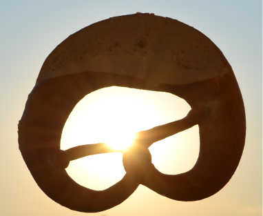 Die Brezel, das beliebte Gebäck, durch das die Sonne dreimal scheint Die Brezel, das beliebte Gebäck, durch das die Sonne dreimal scheint